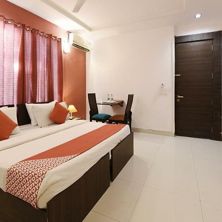 فندق Oyo Flagship 387 Moulsari Avenue غورغاون المظهر الخارجي الصورة