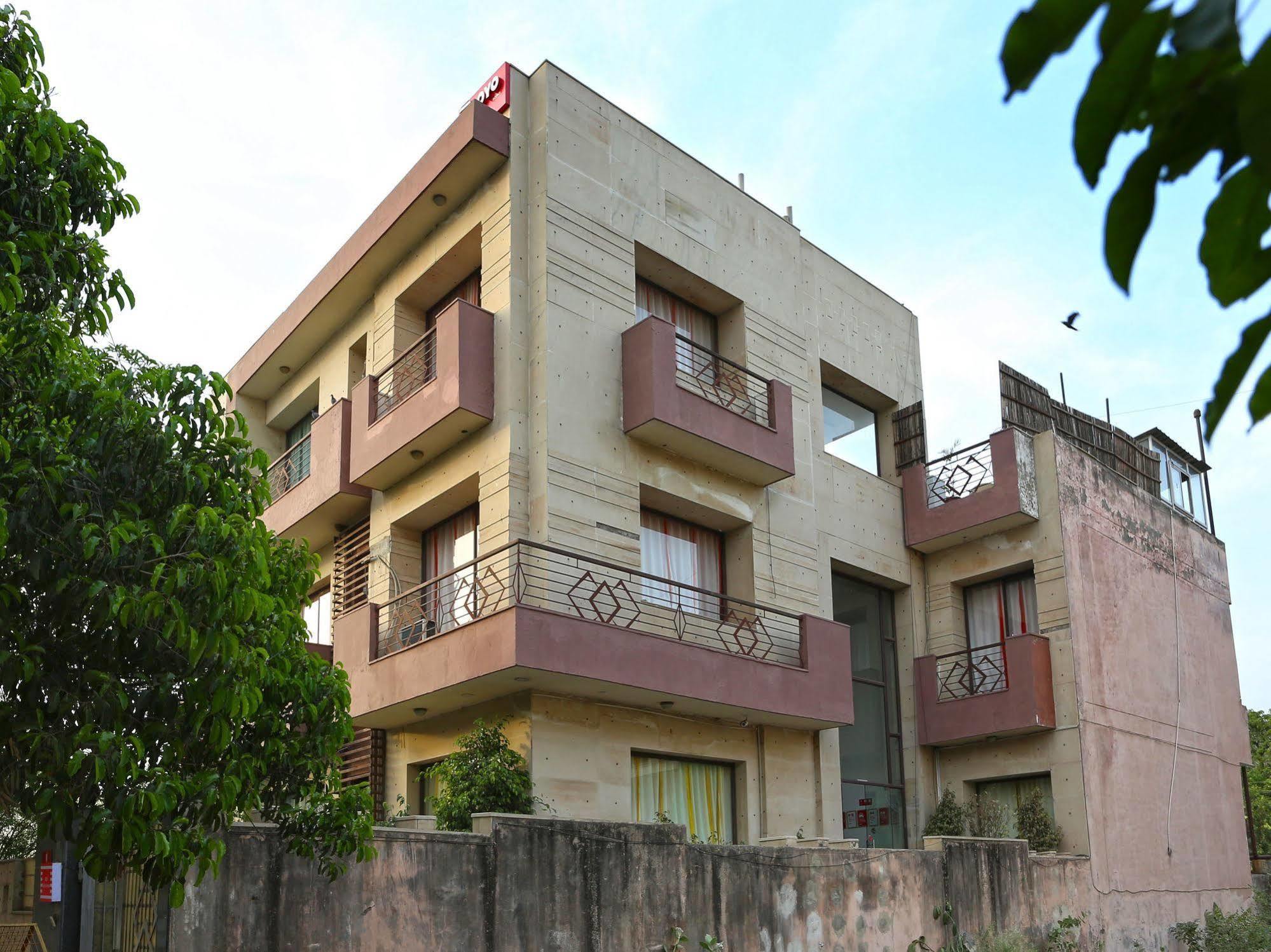 فندق Oyo Flagship 387 Moulsari Avenue غورغاون المظهر الخارجي الصورة