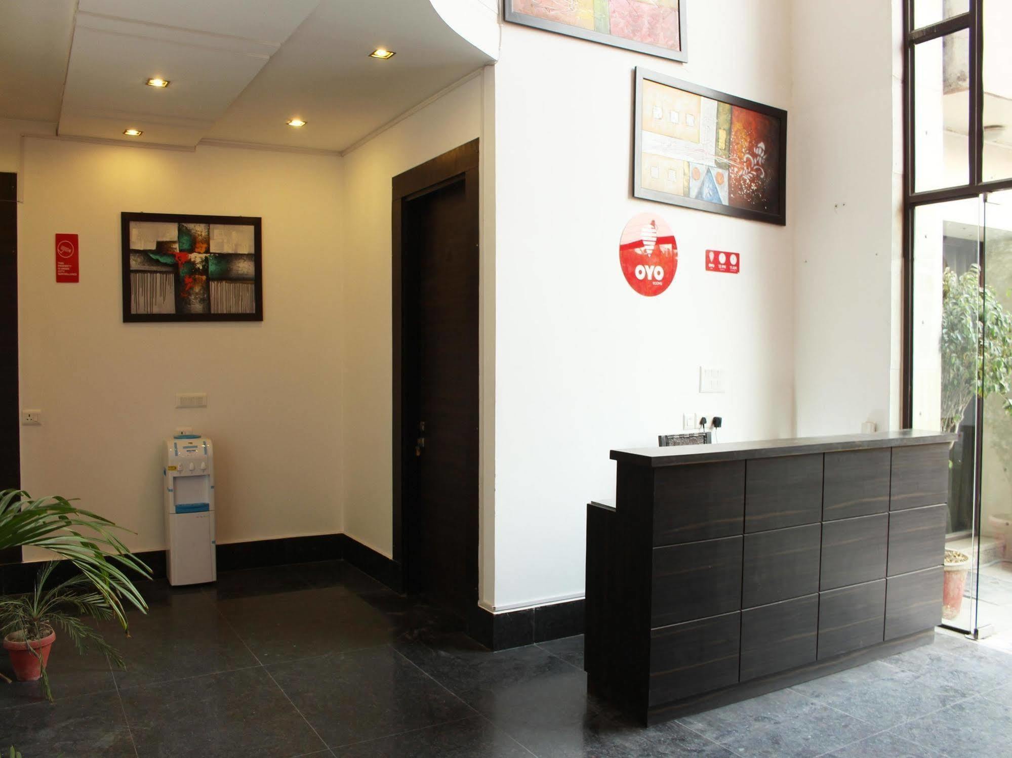 فندق Oyo Flagship 387 Moulsari Avenue غورغاون المظهر الخارجي الصورة