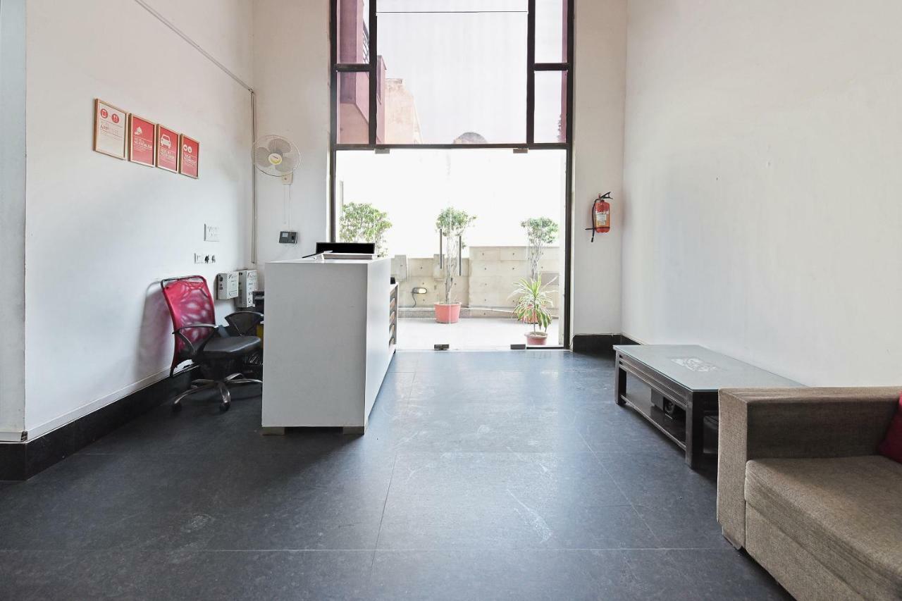 فندق Oyo Flagship 387 Moulsari Avenue غورغاون المظهر الخارجي الصورة