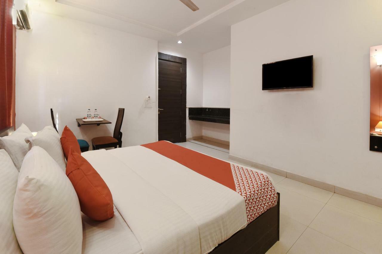 فندق Oyo Flagship 387 Moulsari Avenue غورغاون المظهر الخارجي الصورة